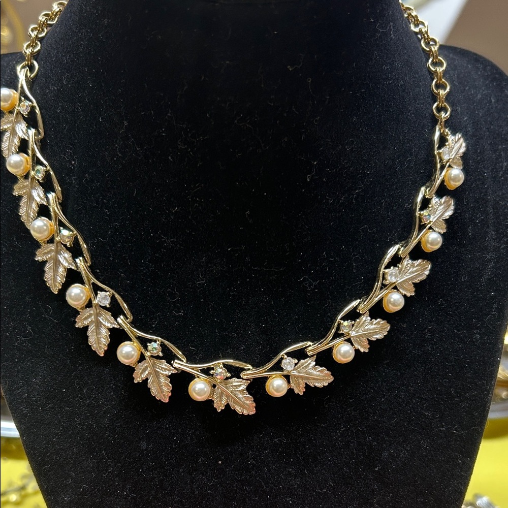 Judy Lee Gold and Cream Necklace Set - Picture 5 of 7